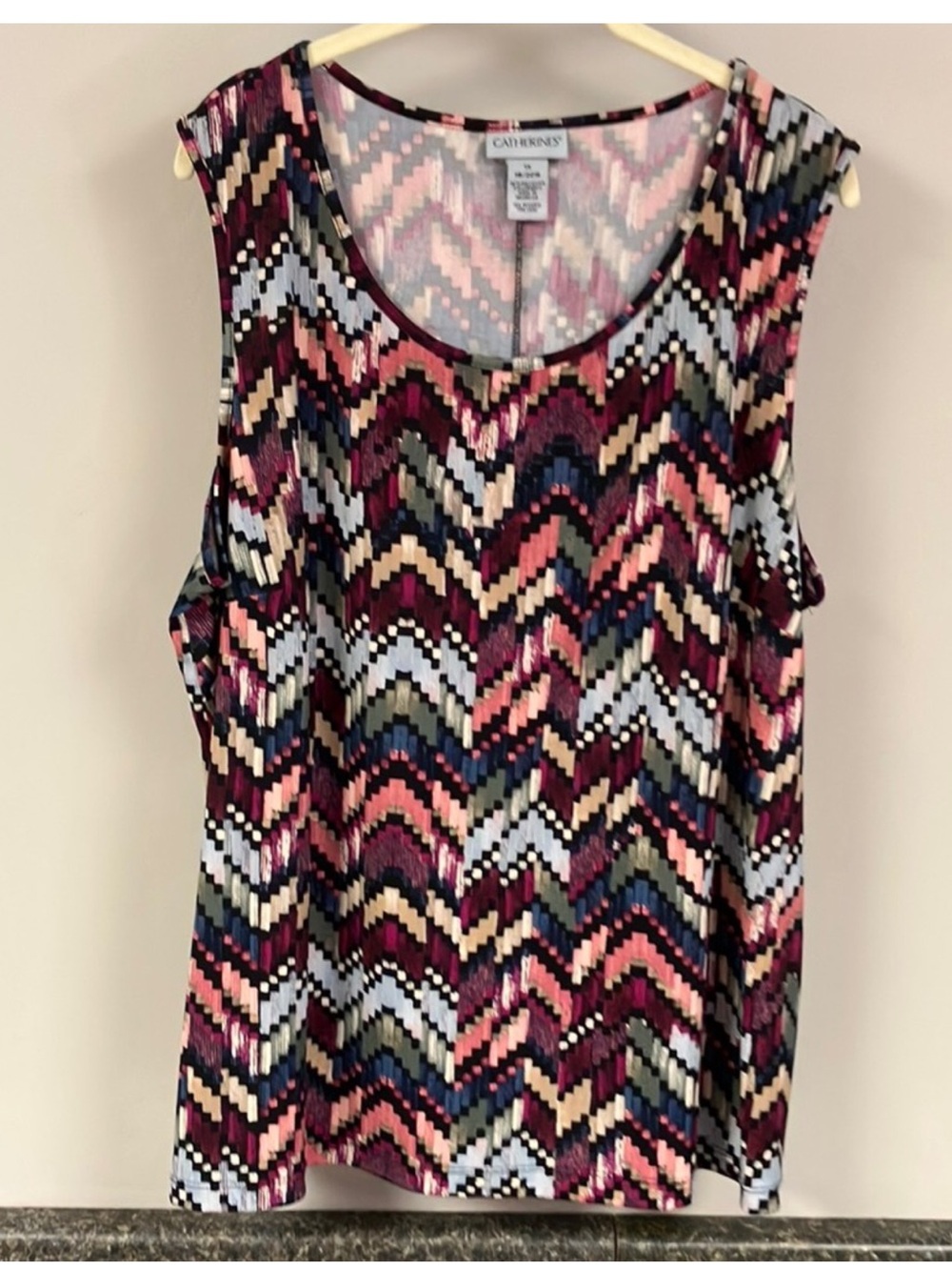3/$15 ❤️ Catherine’s colorful tank top 1x 18/20w